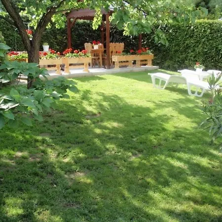 Mit Terrasse- Grill Und Garten By Interhome *